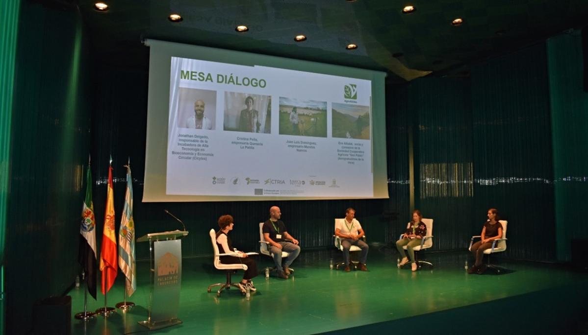 Ponentes en el encuentro Agroecología: caminos hacia un futuro sostenible en Villanueva de la Serena, Extremadura